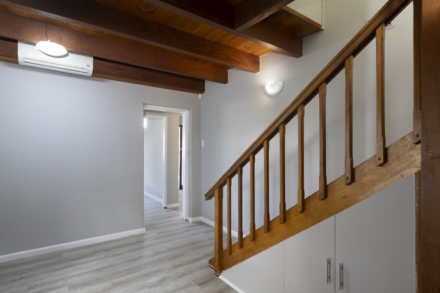 To Let 4 Bedroom Property for Rent in Lochnerhof Western Cape